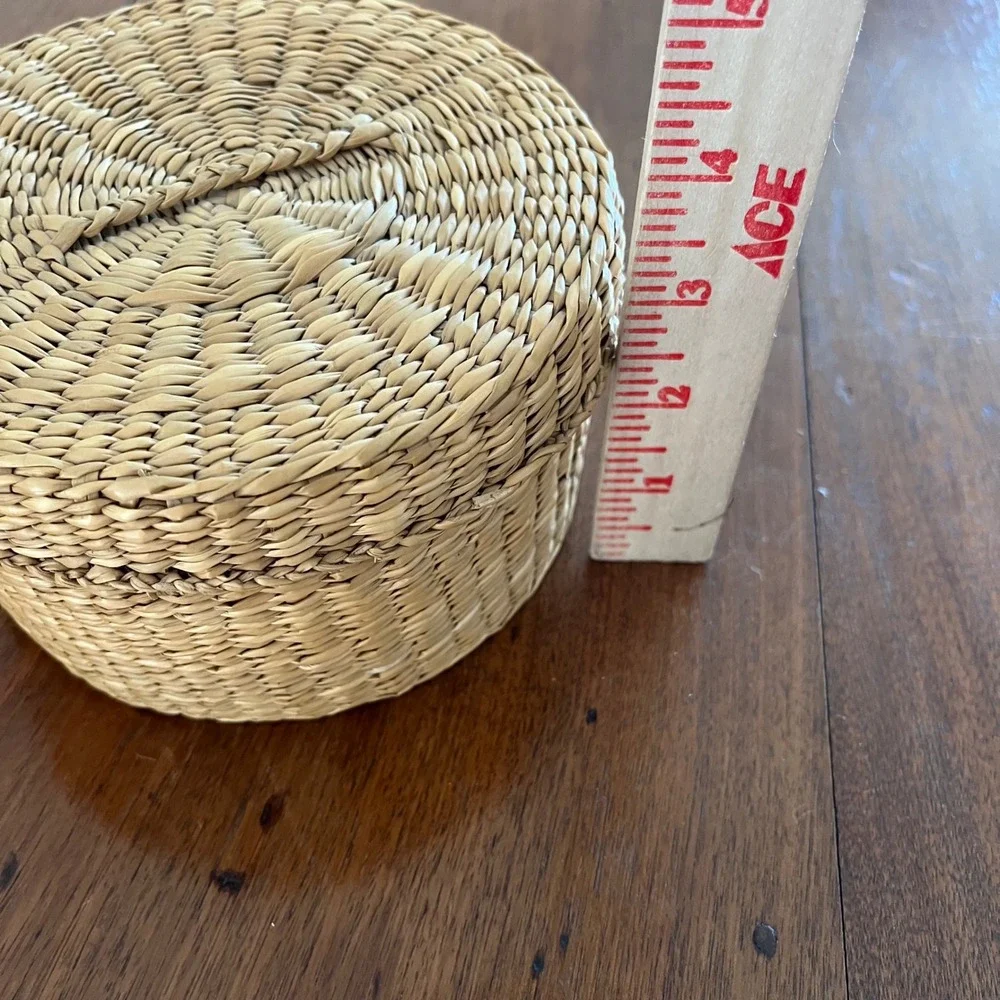 Vintage Lidded Basket‎